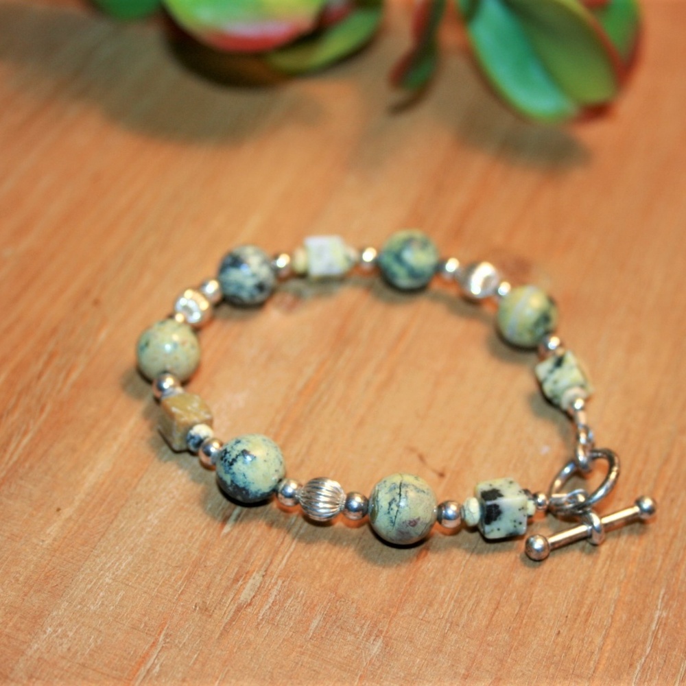 Green and silver beaded bracelet - Picture 3 of 4